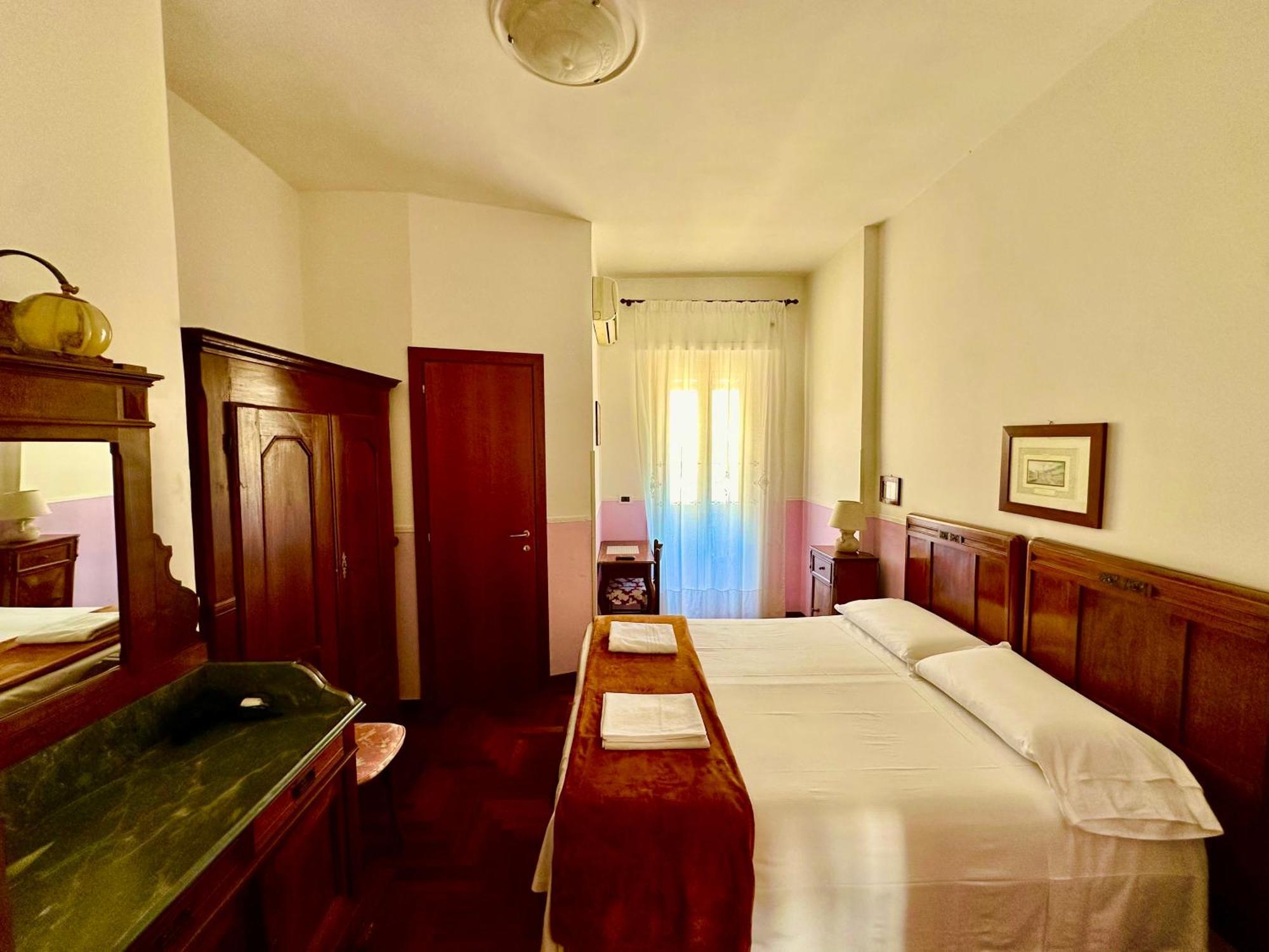 Pardis Guest House ローマ エクステリア 写真